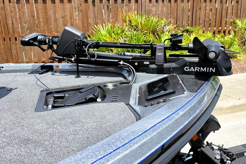 Slide: The Image of 2025 Ranger Z518 boat with Garmin trolling motor and advanced navigation system. - 5