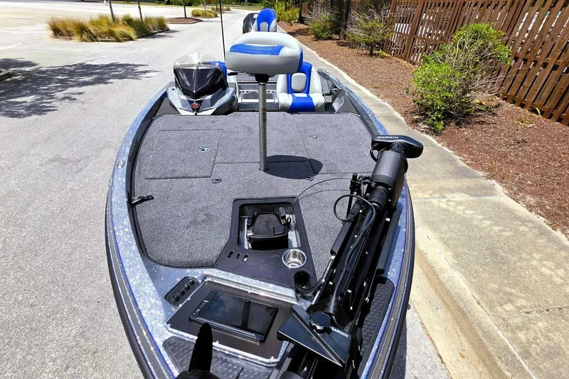 Slide: The Image of 2025 Ranger Z518 boat with advanced navigation equipment and seating, parked on a sunny day. - 6