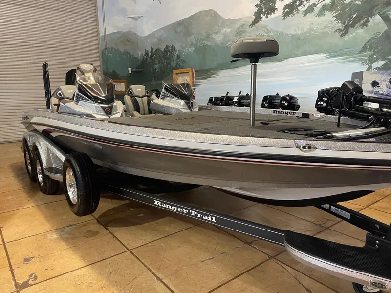 Slide: The Image of 2025 Ranger Z521R Cup-Equipped boat on display, featuring sleek design and advanced features. - 5