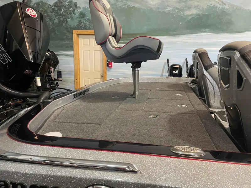 Slide: The Image of 2025 Ranger Z521R Cup-Equipped boat with elevated seat and sleek design in showroom. - 6