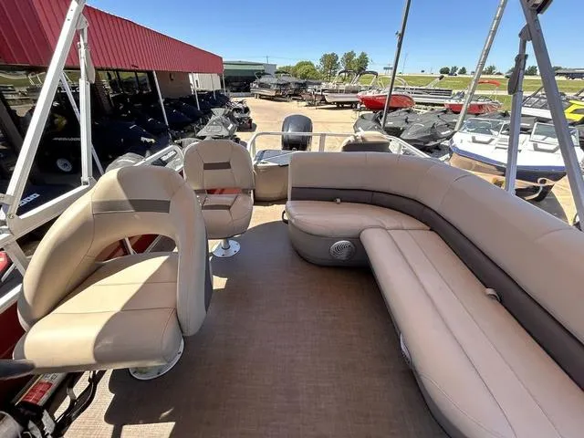 Slide: The Image of Sun Tracker Bass Buggy 18 DLX 2023 - 11