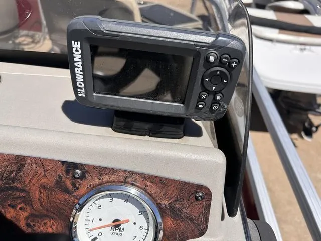 Slide: The Image of Sun Tracker Bass Buggy 18 DLX 2023 - 16