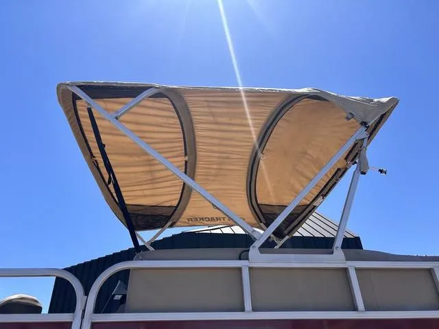 Slide: The Image of Sun Tracker Bass Buggy 18 DLX 2023 - 3