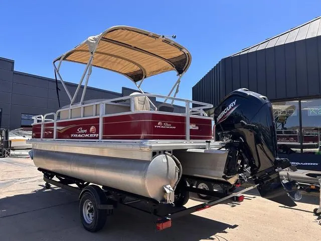 Slide: The Image of Sun Tracker Bass Buggy 18 DLX 2023 - 4