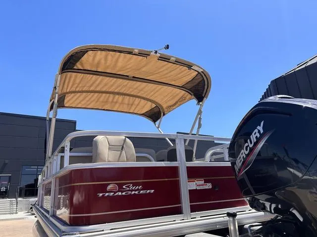 Slide: The Image of Sun Tracker Bass Buggy 18 DLX 2023 - 5