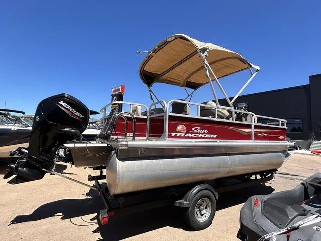 Slide: The Image of Sun Tracker Bass Buggy 18 DLX 2023 - 7