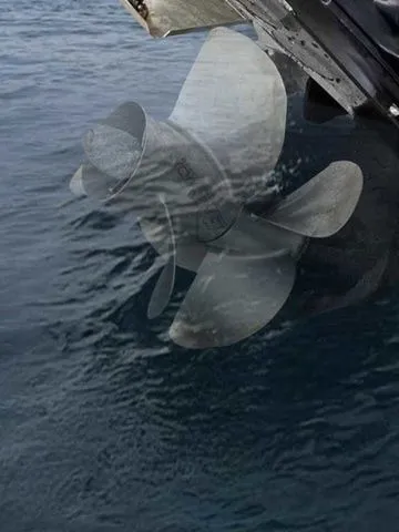 Slide: The Image of Propeller of 2015 Crownline 264 CR boat in water. - 17