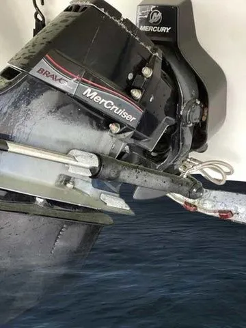 Slide: The Image of 2015 Crownline 264 CR boat with MerCruiser engine in water. - 25