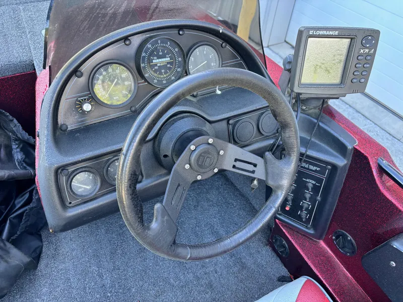 Slide: The Image of 1995 Sprint 277 boat dashboard with steering wheel and navigation system. - 5