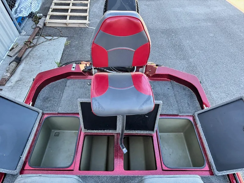 Slide: The Image of Red and gray seat on 1995 Sprint 277 boat with open storage compartments. - 7