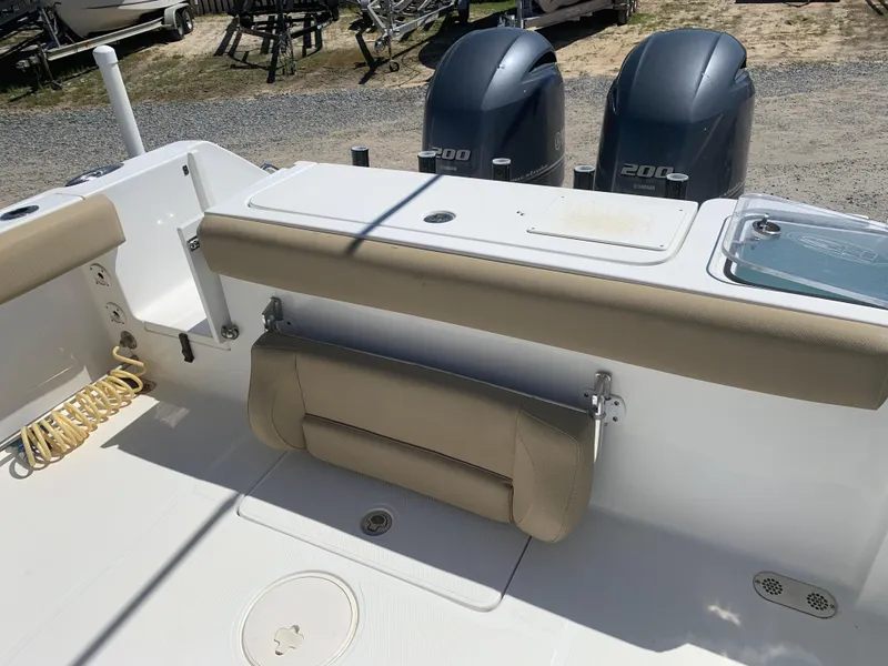 Slide: The Image of 2018 Sea Hunt Gamefish 27 boat with dual engines and forward seating. - 8