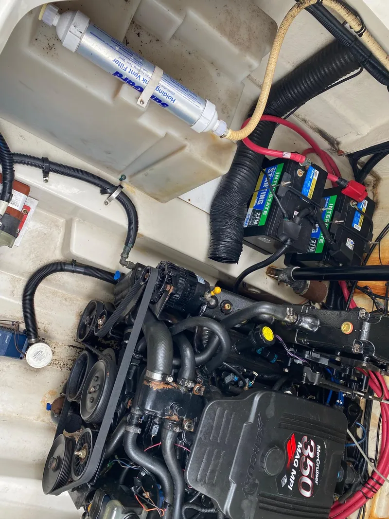 Slide: The Image of Interior of 2007 Sea Ray 260 Sundancer with seating and storage compartment. - 27