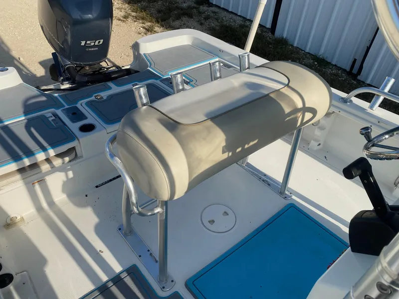 Slide: The Image of 2015 NauticStar 2200 Sport boat interior with seating and Yamaha 150 engine. - 8