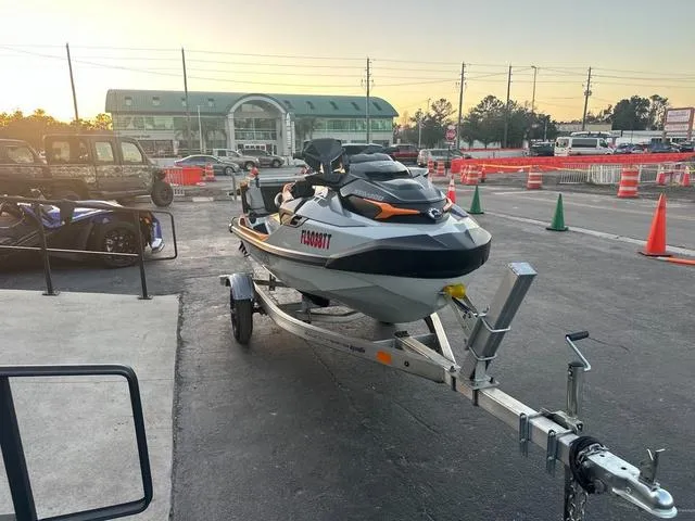 Slide: The Image of Sea-Doo FishPro™ Sport 170 BRP Premium Audio, iDF, iBR 2024 - 10