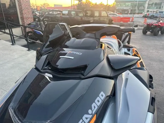 Slide: The Image of Sea-Doo FishPro™ Sport 170 BRP Premium Audio, iDF, iBR 2024 - 4