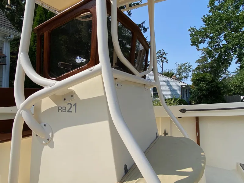 Slide: The Image of 2005 Roth Bilt 21 Classic boat with white frame and wooden accents. - 16