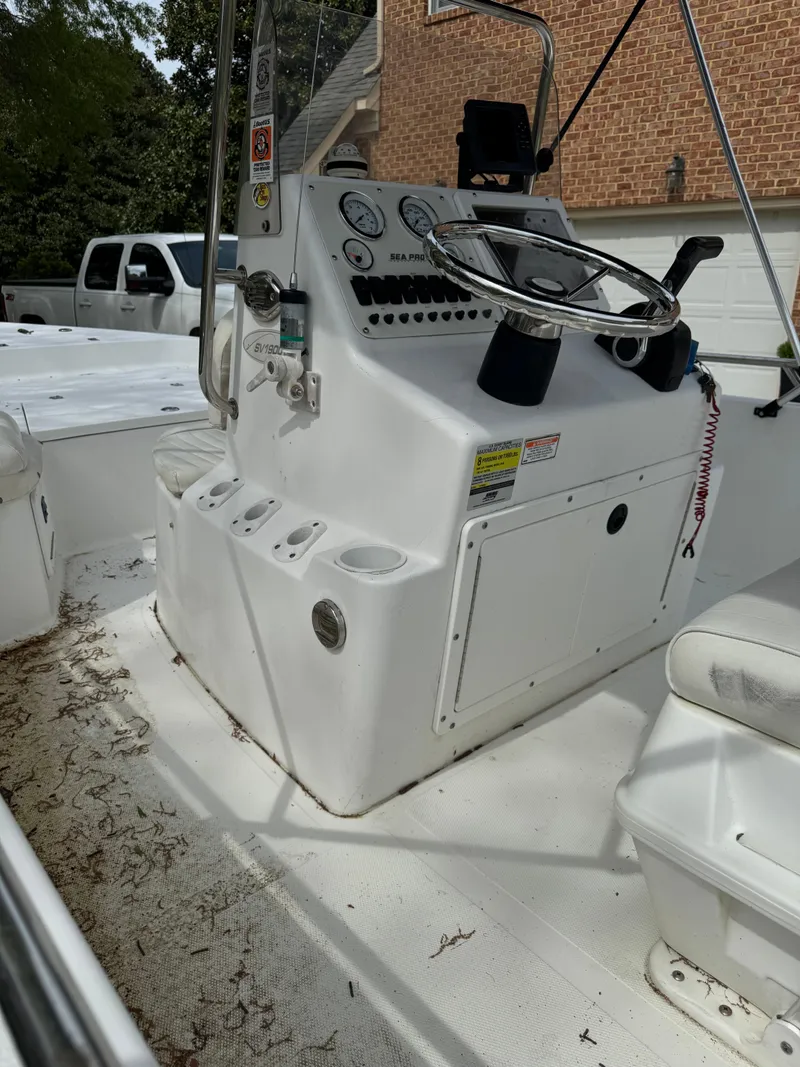 Slide: The Image of Sea Pro SV1900CC Bay Boat 2005 - 8