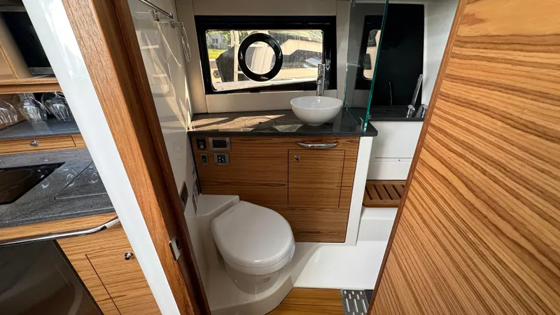 Slide: The Image of Boston Whaler 405 Conquest 2025 - 63