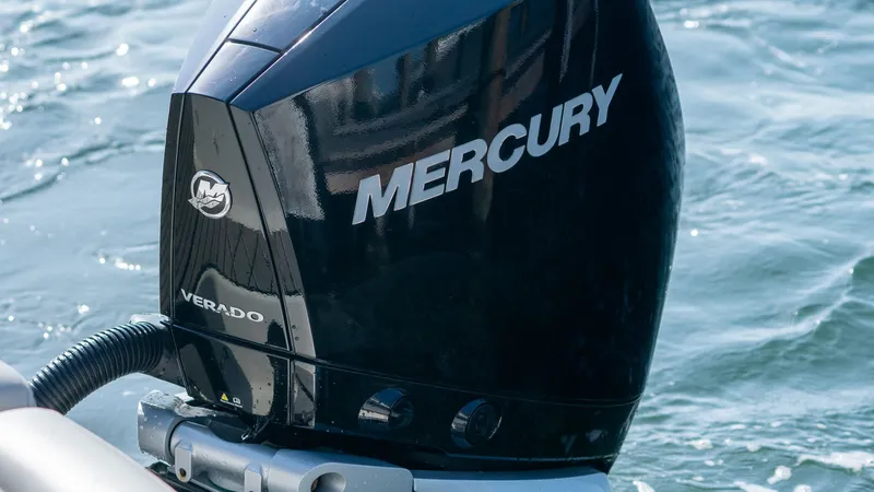 Slide: The Image of Sea Ray SLX 260 Outboard 2026 - 18