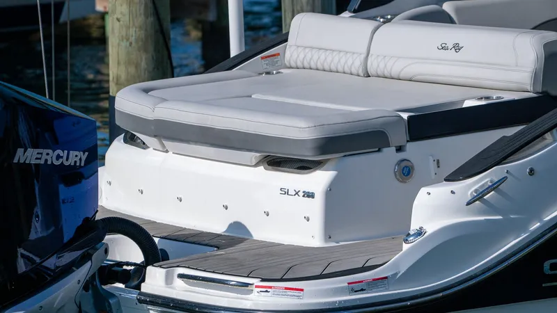 Slide: The Image of Sea Ray SLX 260 Outboard 2026 - 19