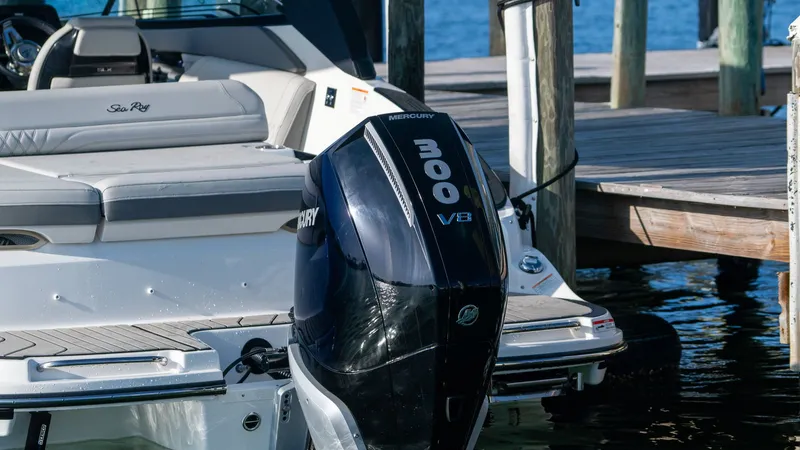 Slide: The Image of Sea Ray SLX 260 Outboard 2026 - 21