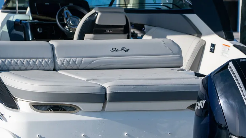 Slide: The Image of Sea Ray SLX 260 Outboard 2026 - 22