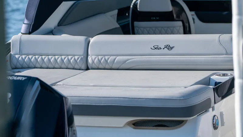 Slide: The Image of Sea Ray SLX 260 Outboard 2026 - 23