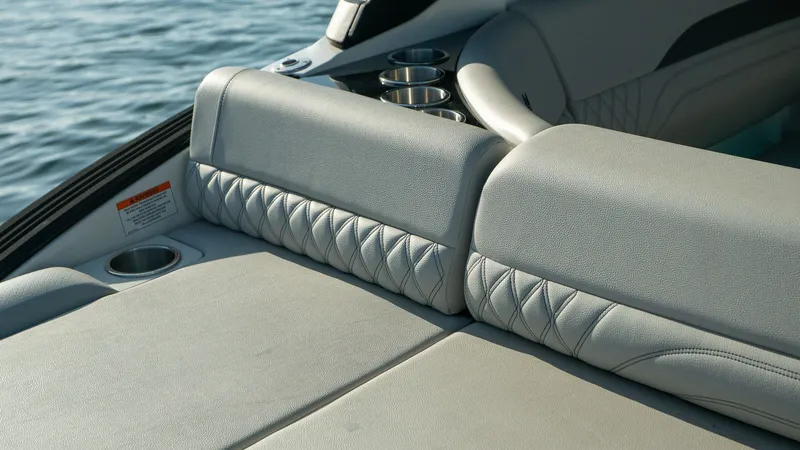 Slide: The Image of Sea Ray SLX 260 Outboard 2026 - 25
