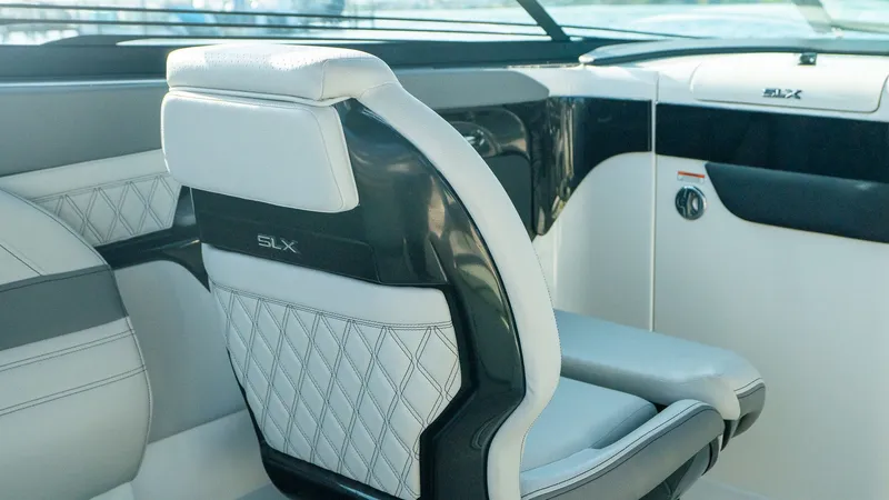 Slide: The Image of Sea Ray SLX 260 Outboard 2026 - 28