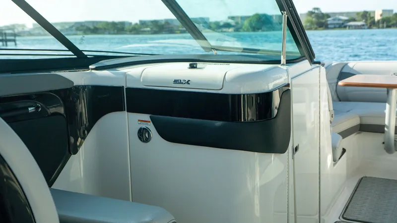 Slide: The Image of Sea Ray SLX 260 Outboard 2026 - 29
