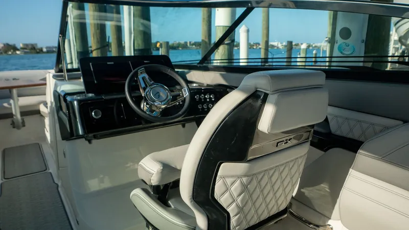 Slide: The Image of Sea Ray SLX 260 Outboard 2026 - 30