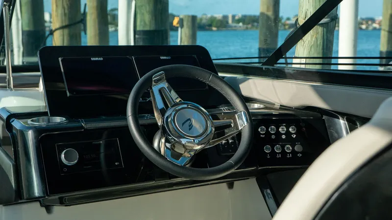 Slide: The Image of Sea Ray SLX 260 Outboard 2026 - 31