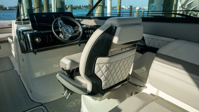 Slide: The Image of Sea Ray SLX 260 Outboard 2026 - 32