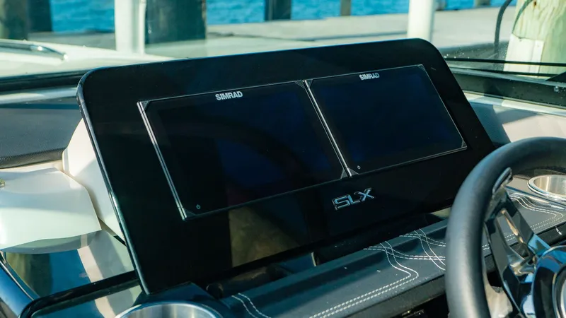 Slide: The Image of Sea Ray SLX 260 Outboard 2026 - 33