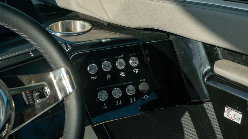 Slide: The Image of Sea Ray SLX 260 Outboard 2026 - 35