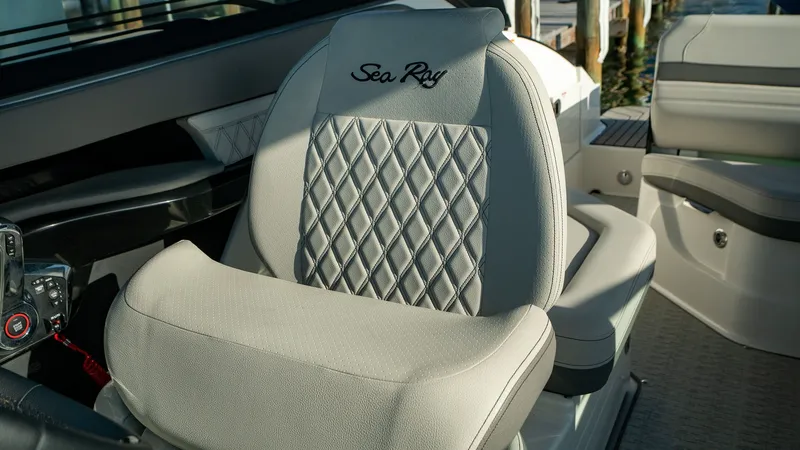 Slide: The Image of Sea Ray SLX 260 Outboard 2026 - 36