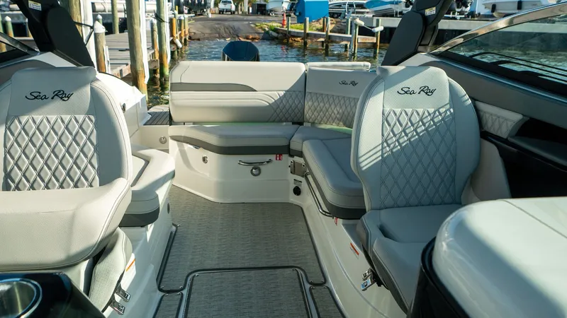 Slide: The Image of Sea Ray SLX 260 Outboard 2026 - 37