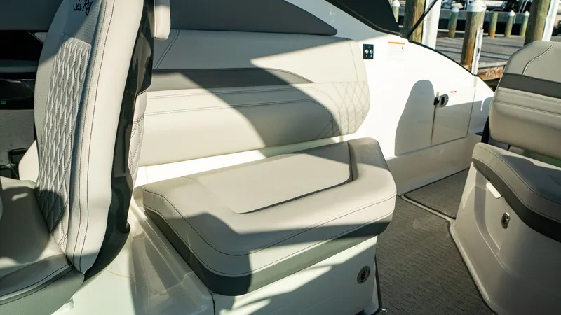 Slide: The Image of Sea Ray SLX 260 Outboard 2026 - 39