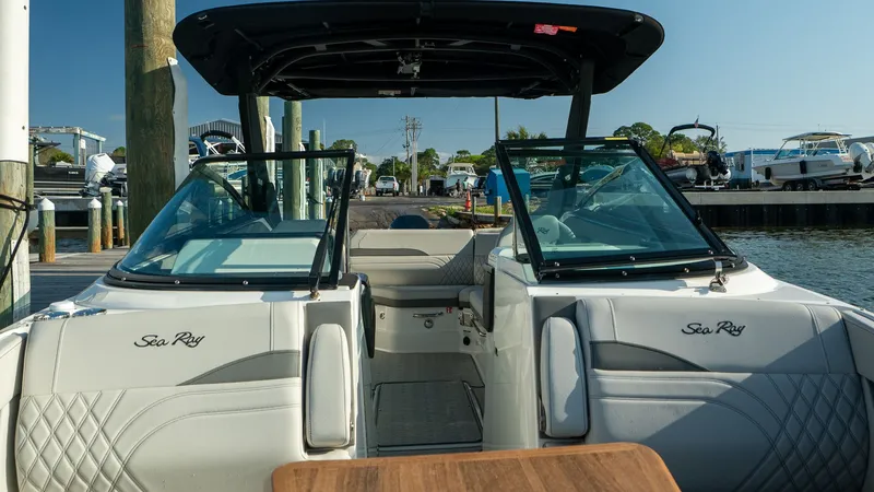 Slide: The Image of Sea Ray SLX 260 Outboard 2026 - 43