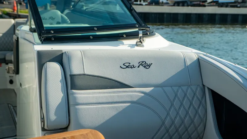 Slide: The Image of Sea Ray SLX 260 Outboard 2026 - 44