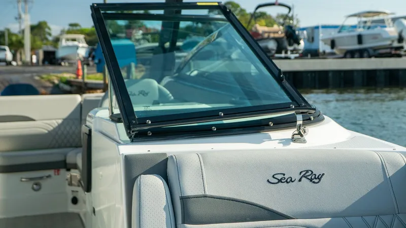 Slide: The Image of Sea Ray SLX 260 Outboard 2026 - 45