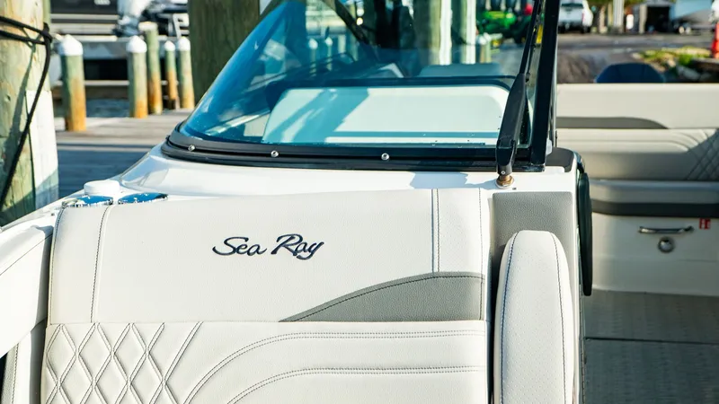 Slide: The Image of Sea Ray SLX 260 Outboard 2026 - 46