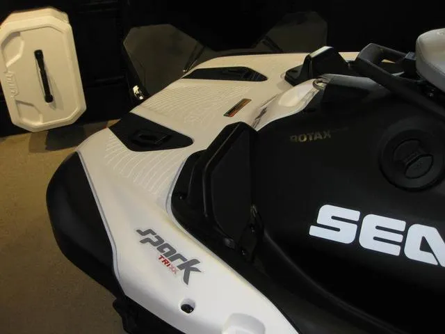 Slide: The Image of Sea-Doo SparkTRIXX For 1 Rotax 900 ACE - 90 Ibr And Au 2025 - 6