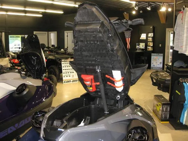 Slide: The Image of Sea-Doo GTX 300 2025 - 6