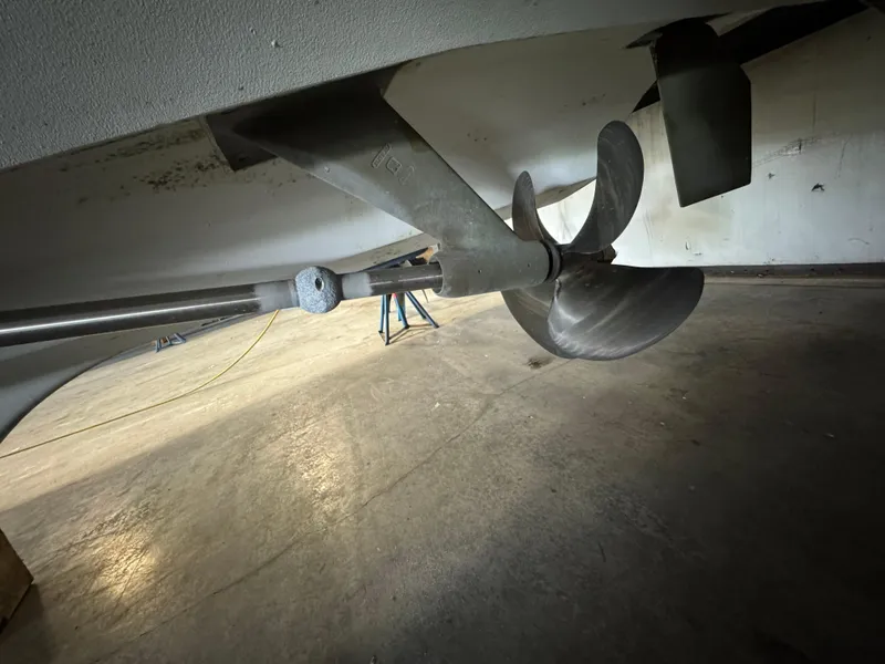 Slide: The Image of Propeller of 2004 Tiara Yachts 3600 Sovran in dry dock. - 33