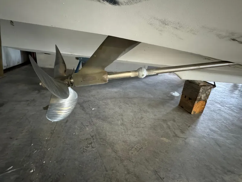 Slide: The Image of Propeller of 2004 Tiara Yachts 3600 Sovran on dry dock. - 34