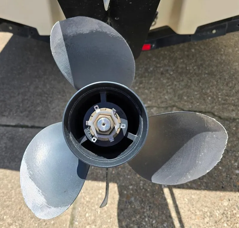 Slide: The Image of Propeller of a 2003 Sea Ray 176 SRX BR boat on pavement. - 9