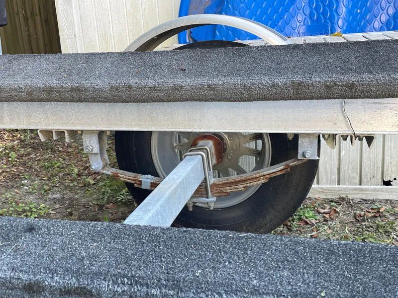 Slide: The Image of Trailer wheel and suspension of 2022 Scout Sport 195 Dorado boat. - 21