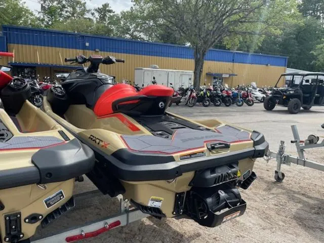 Slide: The Image of Sea-Doo RXT-X 2025 - 5