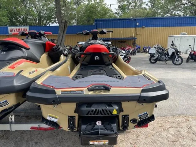 Slide: The Image of Sea-Doo RXT-X 2025 - 6